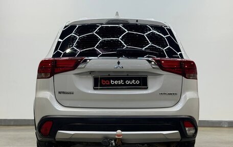 Mitsubishi Outlander III рестайлинг 3, 2017 год, 1 690 000 рублей, 6 фотография