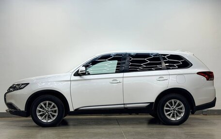 Mitsubishi Outlander III рестайлинг 3, 2017 год, 1 690 000 рублей, 8 фотография