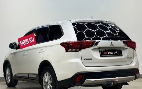 Mitsubishi Outlander III рестайлинг 3, 2017 год, 1 690 000 рублей, 7 фотография