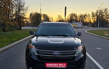 Ford Explorer V рестайлинг, 2013 год, 1 780 000 рублей, 2 фотография
