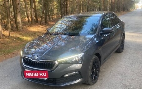 Skoda Rapid II, 2022 год, 1 950 000 рублей, 2 фотография