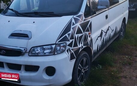 Hyundai H-1 II рестайлинг, 2001 год, 500 000 рублей, 2 фотография