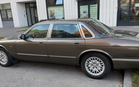Jaguar XJ III (X350), 2000 год, 1 900 000 рублей, 7 фотография