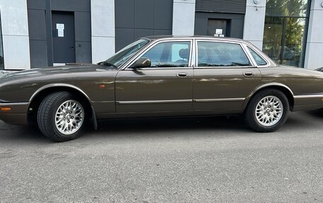 Jaguar XJ III (X350), 2000 год, 1 900 000 рублей, 11 фотография