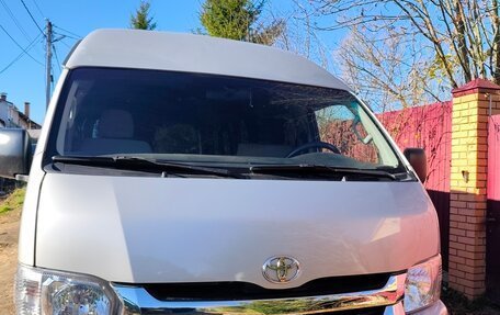 Toyota HiAce H200, 2014 год, 2 700 000 рублей, 1 фотография