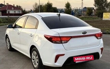 KIA Rio IV, 2018 год, 1 250 000 рублей, 2 фотография