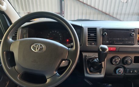 Toyota HiAce H200, 2014 год, 2 700 000 рублей, 8 фотография