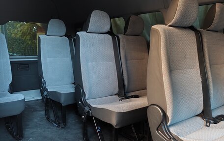 Toyota HiAce H200, 2014 год, 2 700 000 рублей, 9 фотография