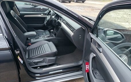 Volkswagen Passat B8 рестайлинг, 2019 год, 2 990 000 рублей, 16 фотография