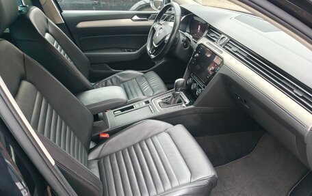Volkswagen Passat B8 рестайлинг, 2019 год, 2 990 000 рублей, 17 фотография