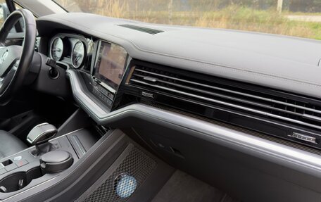 Volkswagen Touareg III, 2018 год, 5 250 000 рублей, 26 фотография