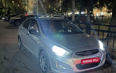 Hyundai Solaris II рестайлинг, 2011 год, 450 000 рублей, 2 фотография