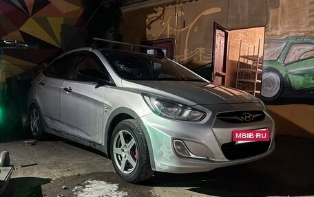 Hyundai Solaris II рестайлинг, 2011 год, 450 000 рублей, 6 фотография