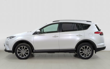 Toyota RAV4, 2018 год, 3 380 000 рублей, 8 фотография