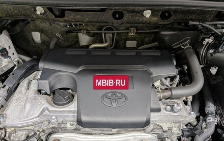 Toyota RAV4, 2018 год, 3 380 000 рублей, 9 фотография