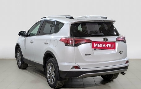 Toyota RAV4, 2018 год, 3 380 000 рублей, 7 фотография