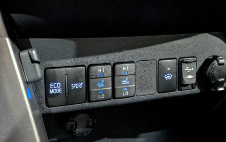 Toyota RAV4, 2018 год, 3 380 000 рублей, 27 фотография
