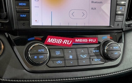 Toyota RAV4, 2018 год, 3 380 000 рублей, 21 фотография