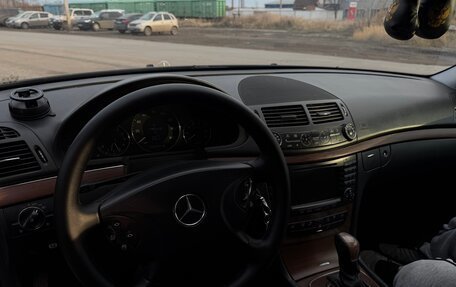 Mercedes-Benz E-Класс, 2004 год, 950 000 рублей, 15 фотография