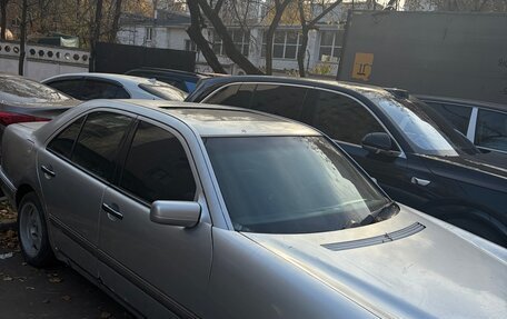 Mercedes-Benz E-Класс, 1996 год, 115 000 рублей, 2 фотография