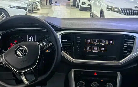 Volkswagen T-Roc I, 2022 год, 1 388 888 рублей, 9 фотография
