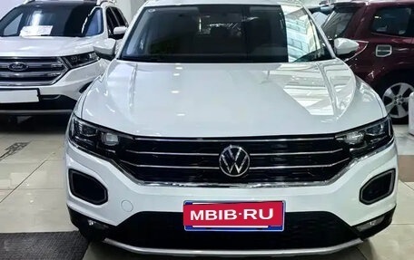 Volkswagen T-Roc I, 2022 год, 1 388 888 рублей, 3 фотография