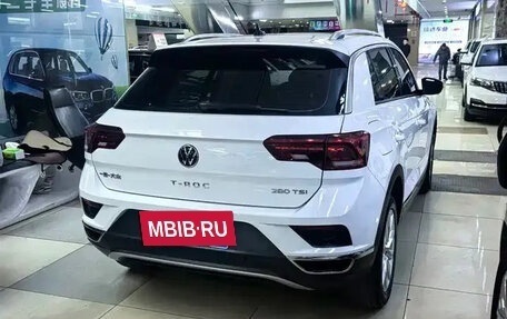 Volkswagen T-Roc I, 2022 год, 1 388 888 рублей, 5 фотография