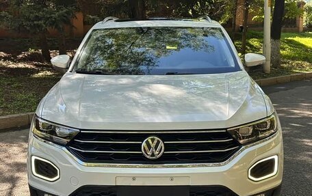 Volkswagen T-Roc I, 2022 год, 1 370 000 рублей, 2 фотография
