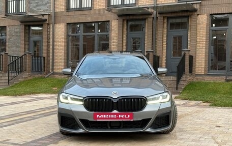 BMW 5 серия, 2022 год, 4 700 000 рублей, 2 фотография