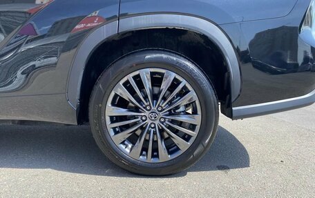 Toyota Highlander, 2026 год, 5 990 000 рублей, 32 фотография