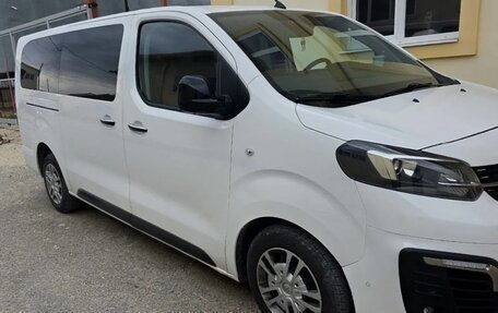 Opel Zafira Life I, 2021 год, 3 390 000 рублей, 4 фотография