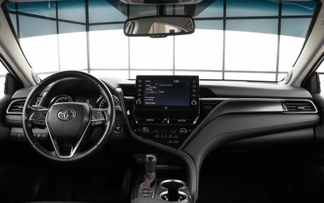 Toyota Camry, 2021 год, 3 790 000 рублей, 8 фотография