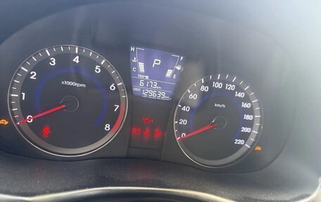 Hyundai Solaris II рестайлинг, 2011 год, 490 000 рублей, 11 фотография