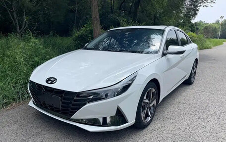 Hyundai Elantra, 2022 год, 1 365 000 рублей, 2 фотография