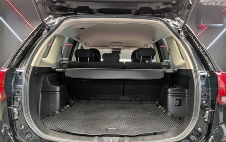 Mitsubishi Outlander III рестайлинг 3, 2021 год, 2 300 000 рублей, 4 фотография
