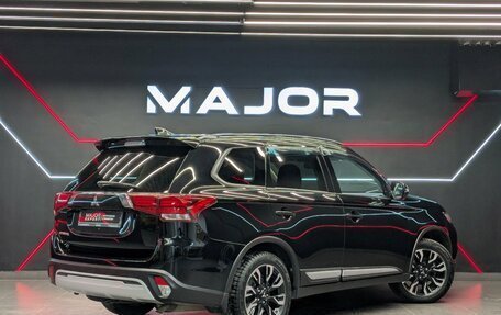 Mitsubishi Outlander III рестайлинг 3, 2021 год, 2 300 000 рублей, 2 фотография