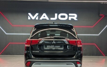 Mitsubishi Outlander III рестайлинг 3, 2021 год, 2 300 000 рублей, 3 фотография