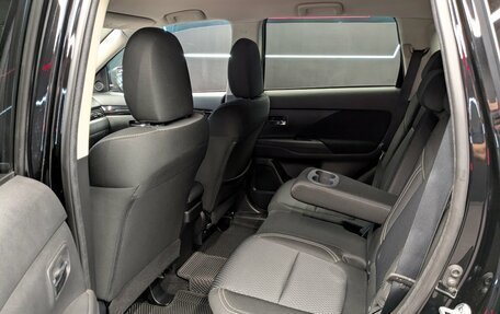 Mitsubishi Outlander III рестайлинг 3, 2021 год, 2 300 000 рублей, 5 фотография