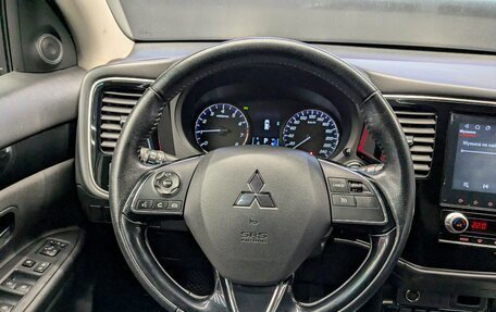 Mitsubishi Outlander III рестайлинг 3, 2021 год, 2 300 000 рублей, 22 фотография