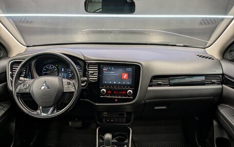 Mitsubishi Outlander III рестайлинг 3, 2021 год, 2 300 000 рублей, 20 фотография