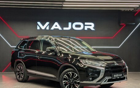 Mitsubishi Outlander III рестайлинг 3, 2021 год, 2 300 000 рублей, 28 фотография