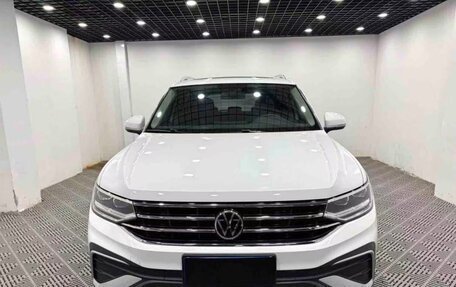 Volkswagen Tiguan II, 2022 год, 2 550 000 рублей, 1 фотография