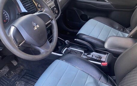 Mitsubishi Outlander III рестайлинг 3, 2019 год, 2 000 000 рублей, 7 фотография