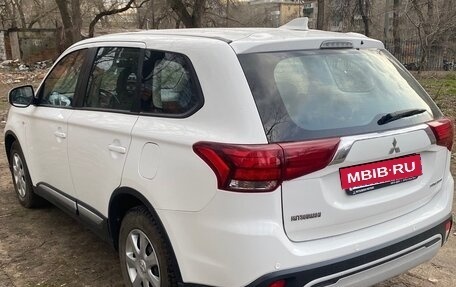 Mitsubishi Outlander III рестайлинг 3, 2019 год, 2 000 000 рублей, 4 фотография