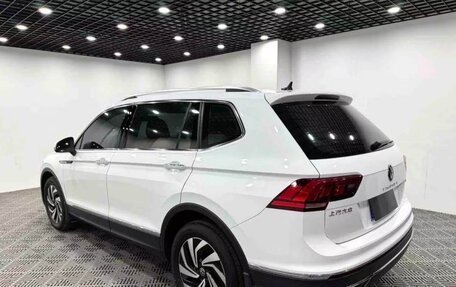 Volkswagen Tiguan II, 2022 год, 2 550 000 рублей, 4 фотография