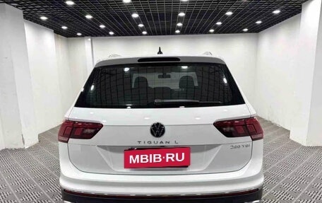 Volkswagen Tiguan II, 2022 год, 2 550 000 рублей, 6 фотография