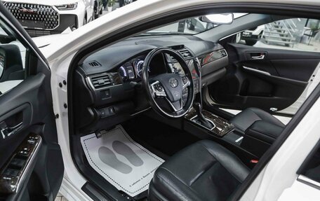 Toyota Camry, 2017 год, 1 950 000 рублей, 8 фотография