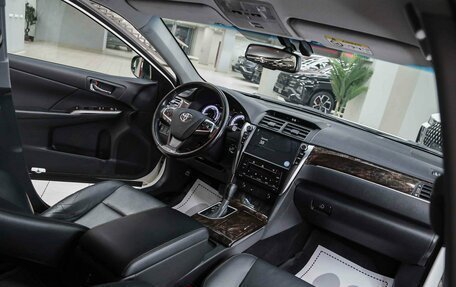 Toyota Camry, 2017 год, 1 950 000 рублей, 5 фотография