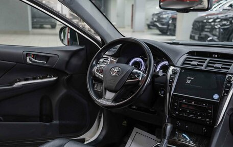 Toyota Camry, 2017 год, 1 950 000 рублей, 10 фотография