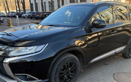 Mitsubishi Outlander III рестайлинг 3, 2015 год, 1 600 000 рублей, 1 фотография